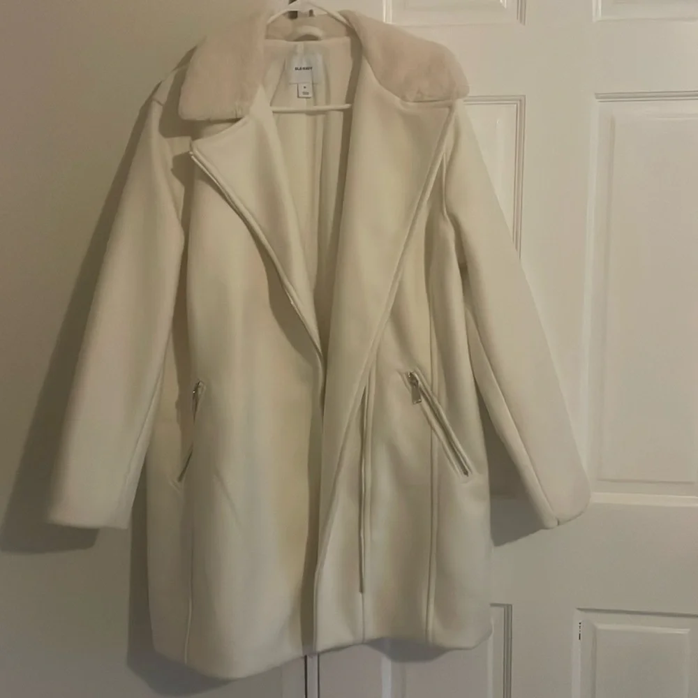 Beautiful white jacket - Picture 1 of 5